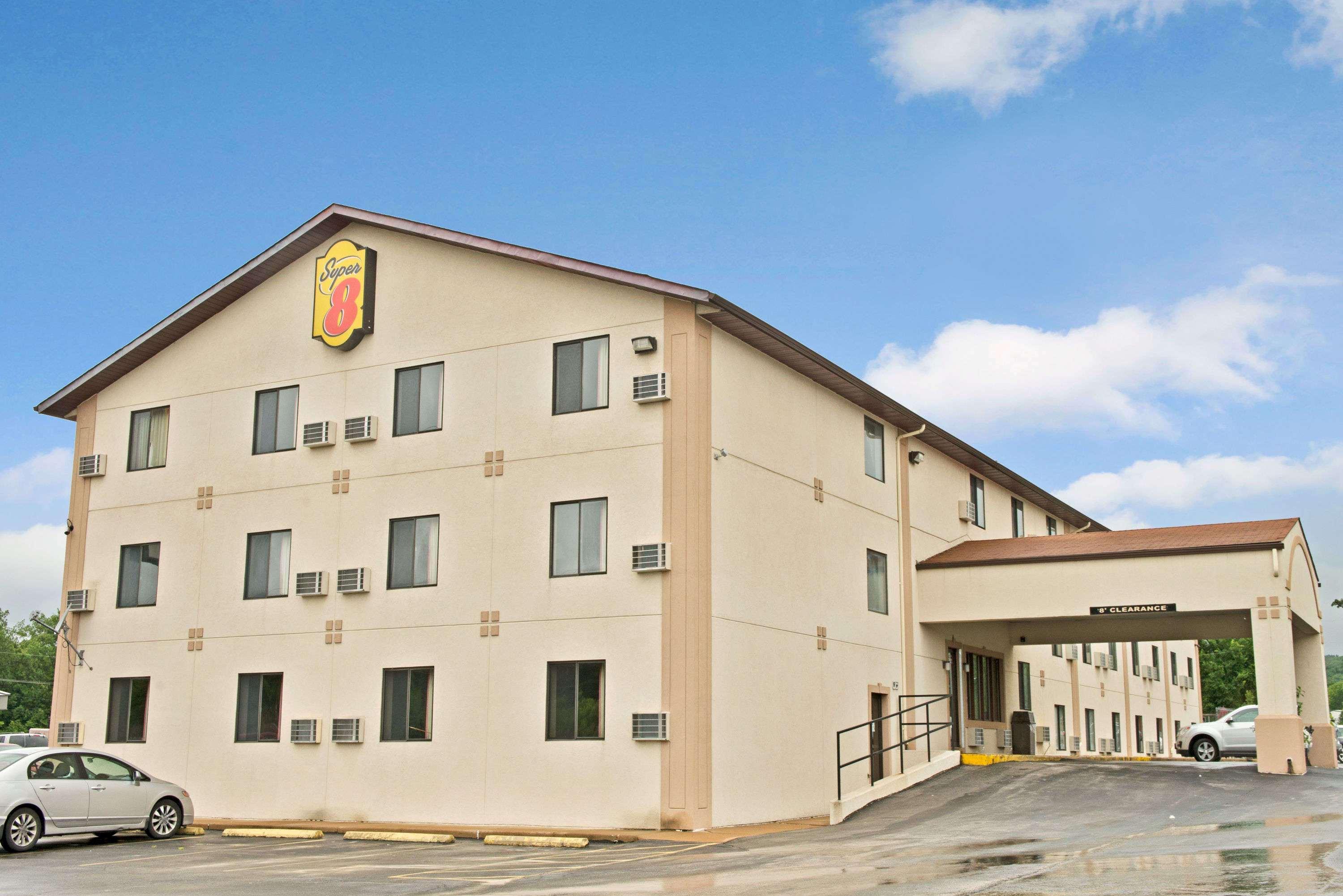 Super 8 By Wyndham Eureka/Six Flags Nearby Hotel Buitenkant foto