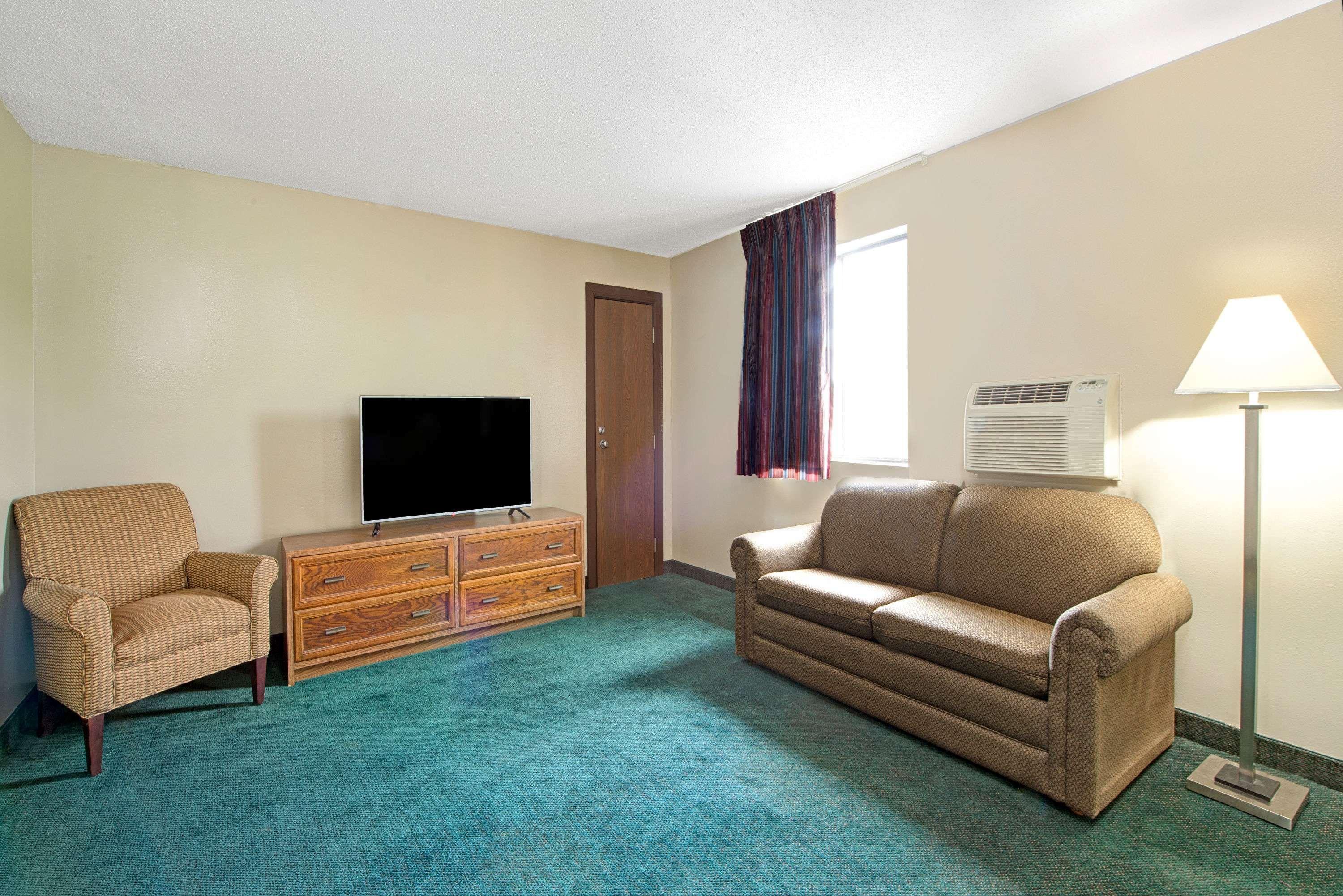Super 8 By Wyndham Eureka/Six Flags Nearby Hotel Buitenkant foto