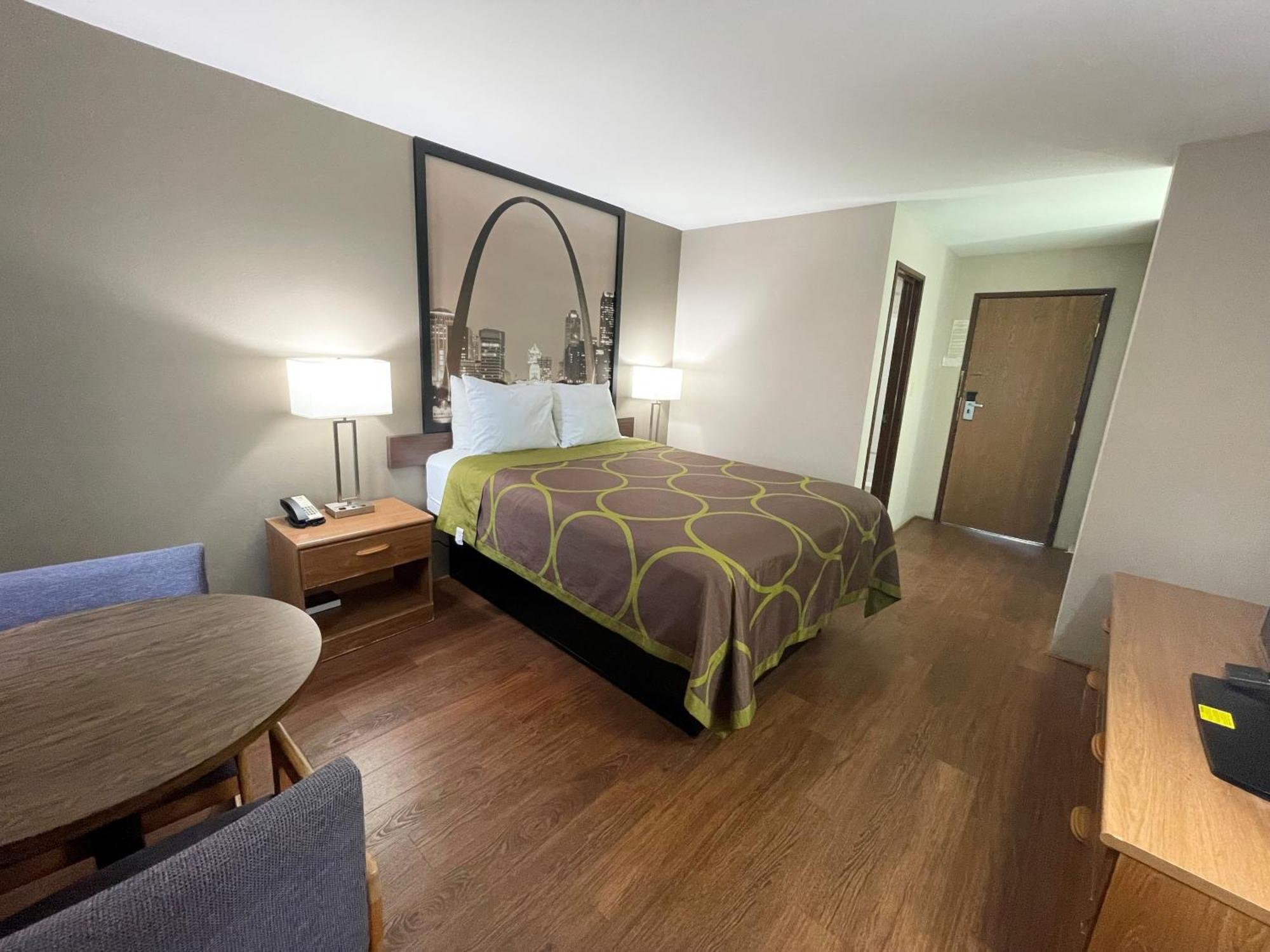 Super 8 By Wyndham Eureka/Six Flags Nearby Hotel Buitenkant foto