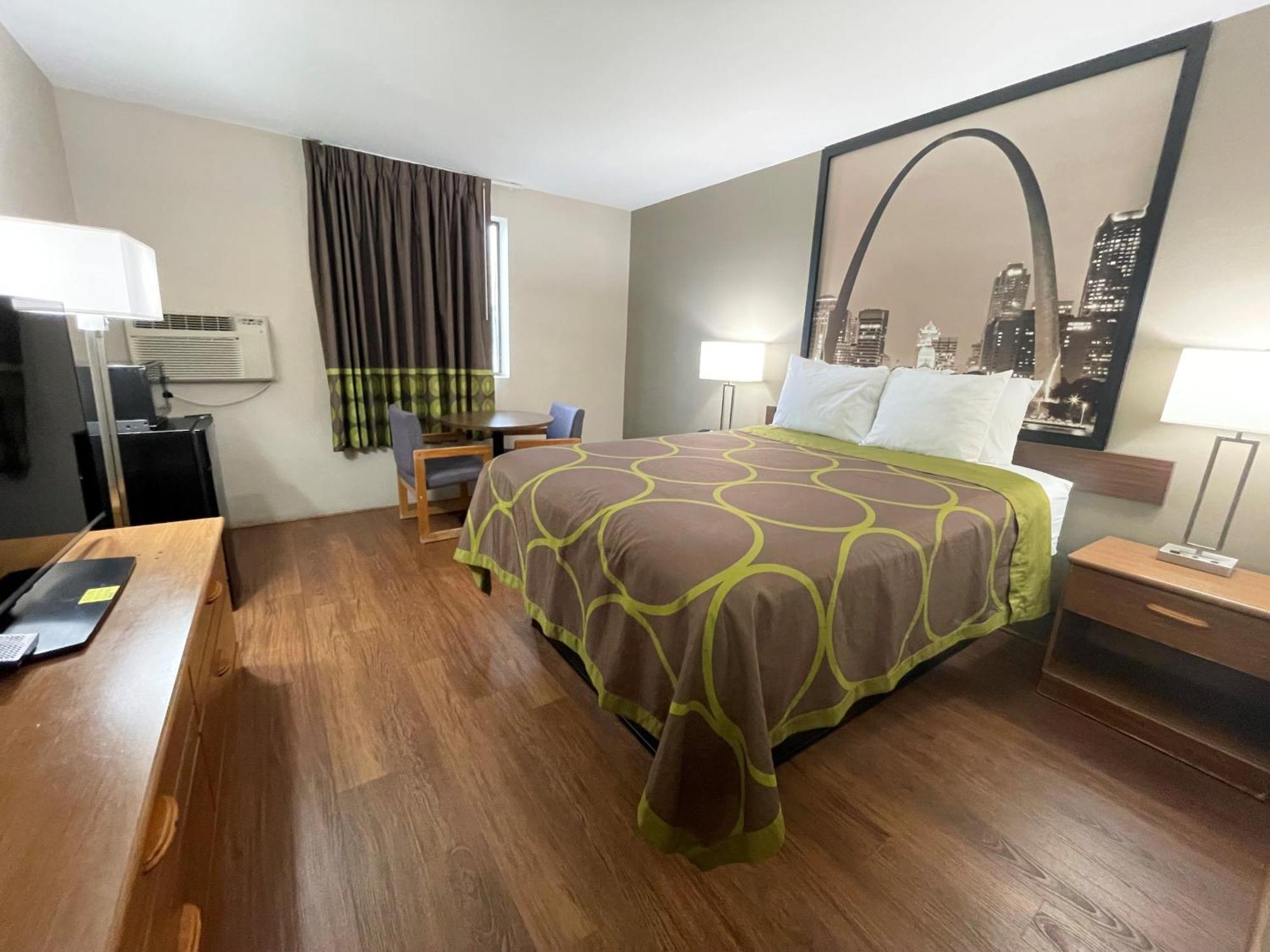 Super 8 By Wyndham Eureka/Six Flags Nearby Hotel Buitenkant foto