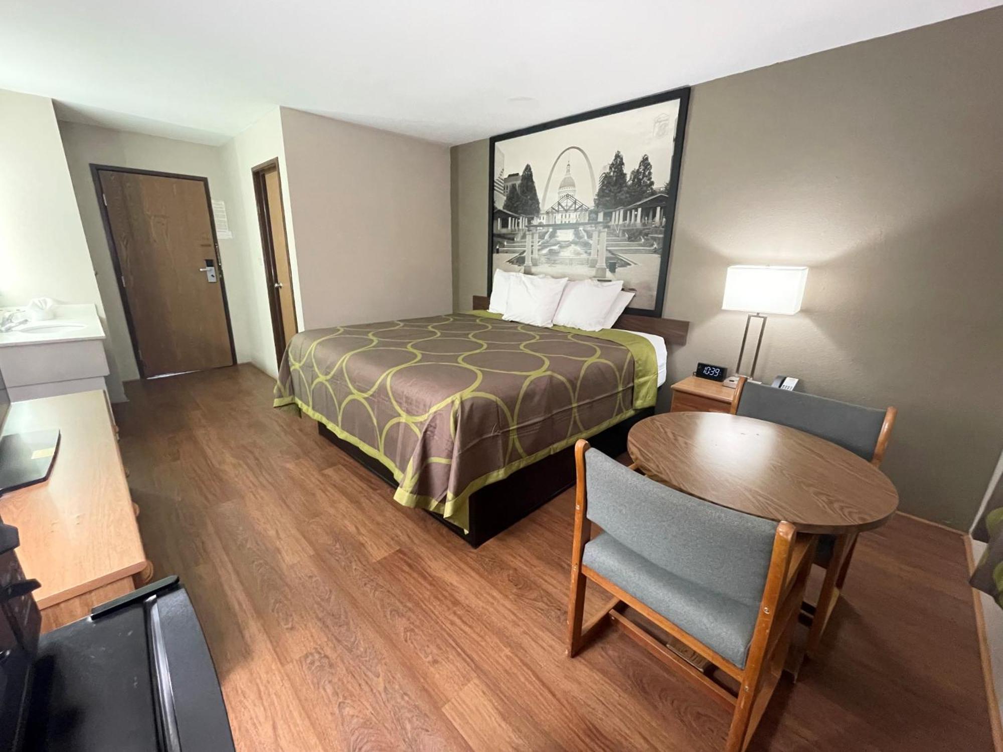 Super 8 By Wyndham Eureka/Six Flags Nearby Hotel Buitenkant foto
