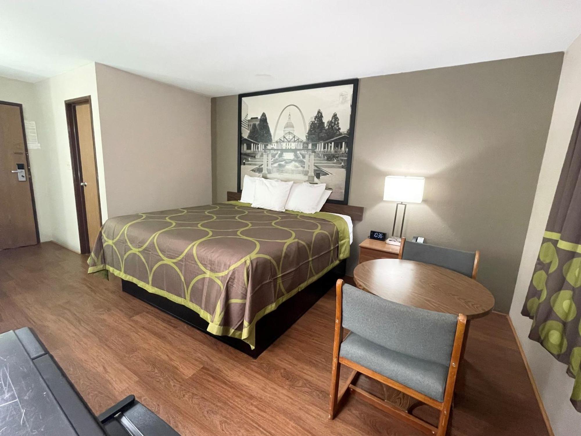Super 8 By Wyndham Eureka/Six Flags Nearby Hotel Buitenkant foto