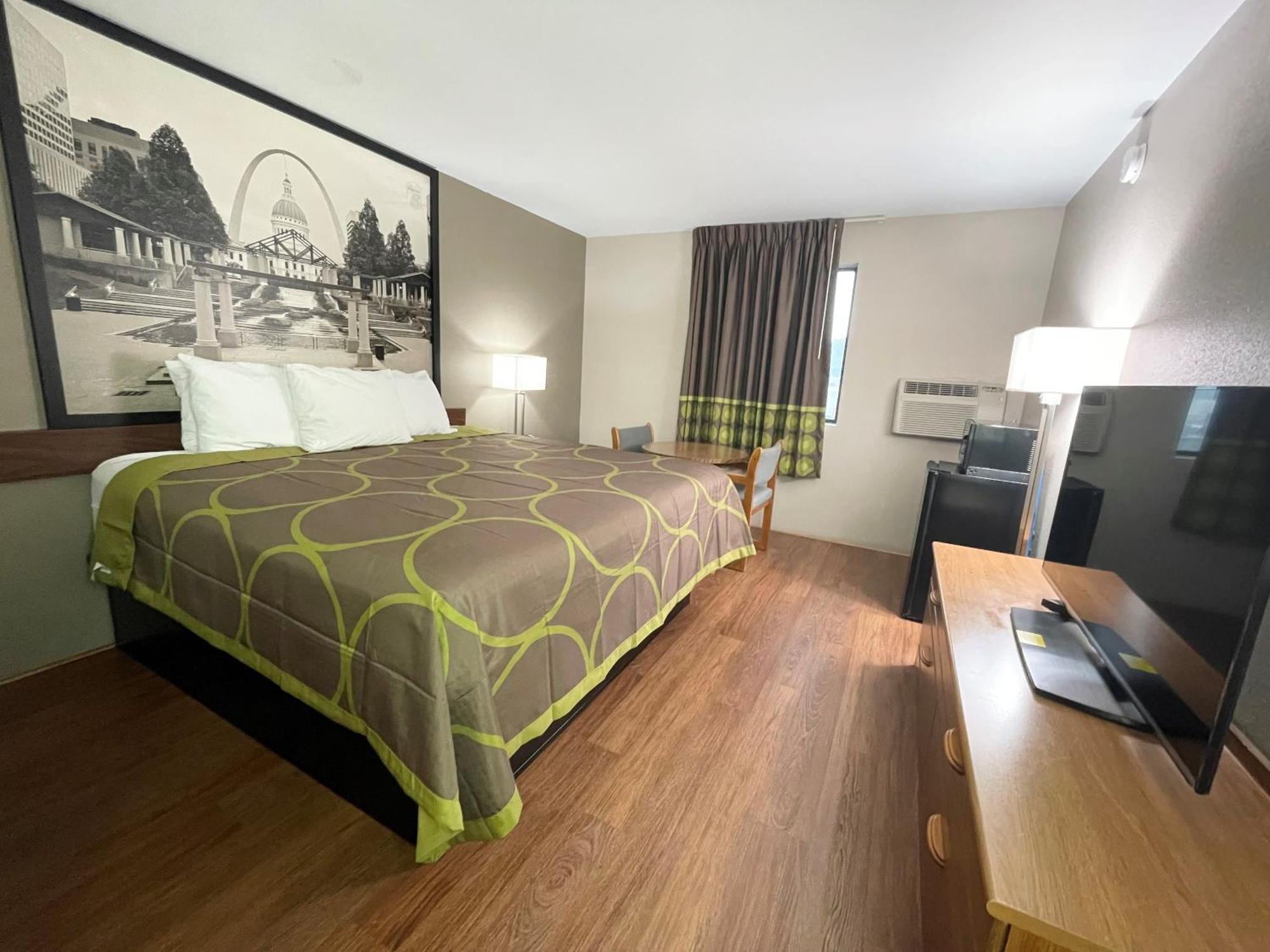Super 8 By Wyndham Eureka/Six Flags Nearby Hotel Buitenkant foto