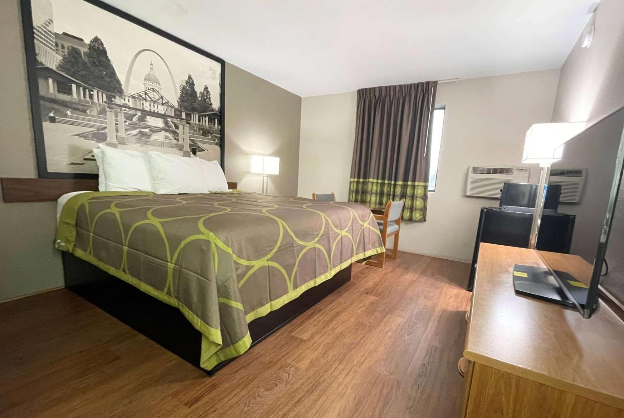 Super 8 By Wyndham Eureka/Six Flags Nearby Hotel Buitenkant foto