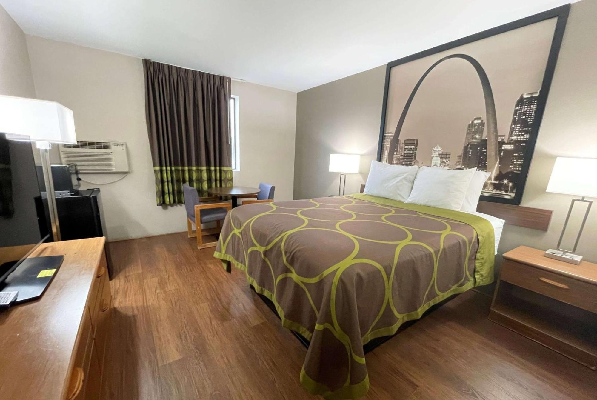 Super 8 By Wyndham Eureka/Six Flags Nearby Hotel Buitenkant foto