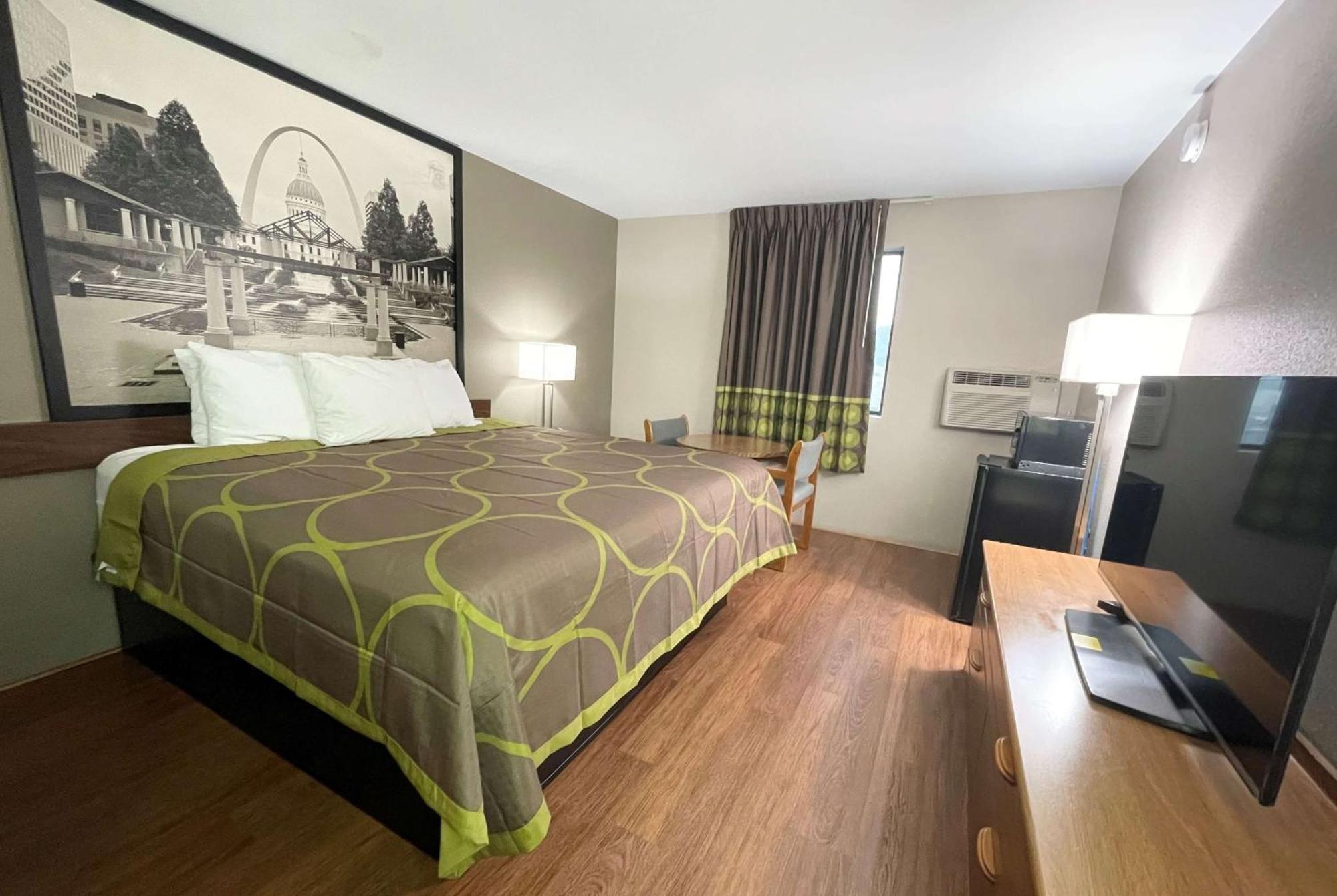 Super 8 By Wyndham Eureka/Six Flags Nearby Hotel Buitenkant foto